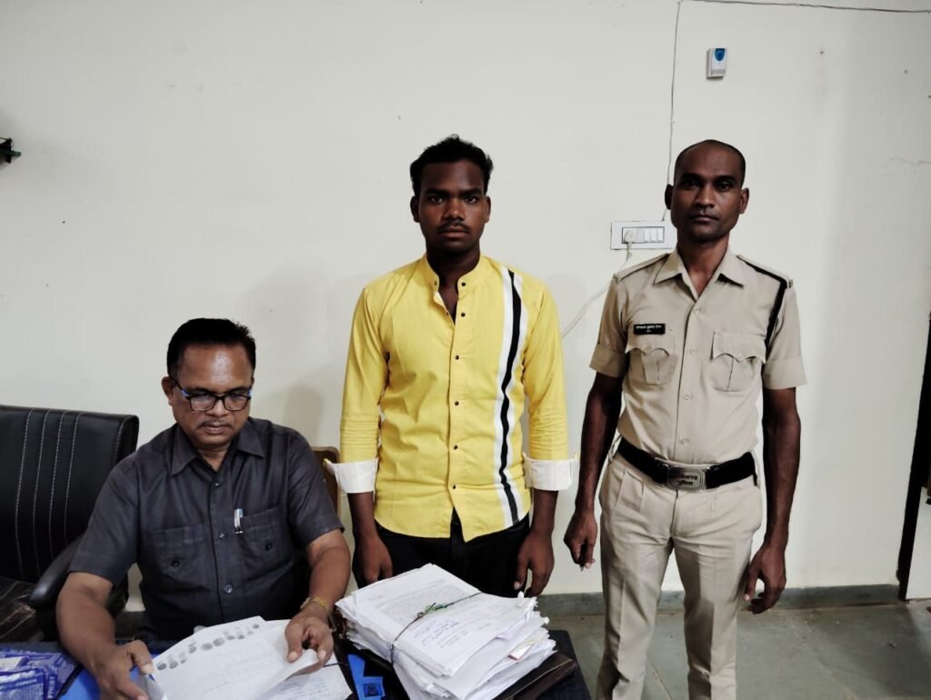 क्रेशर के ही कर्मचारी ने करी 100 लीटर डीजल की चोरी, पुलिस ने किया गिरफ्तार, मामला नगझर के चंद्रा क्रेशर उद्योग का, शक्ति जिले में बदले नए कानून का पहला दिन क्रेशर के ही कर्मचारी ने करी 100 लीटर डीजल की चोरी, पुलिस ने किया गिरफ्तार, मामला नगझर के चंद्रा क्रेशर उद्योग का, शक्ति जिले में बदले नए कानून का पहला दिन kshititech