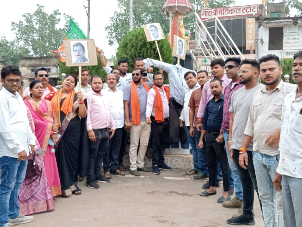 देश भर में राहुल का हो रहा विरोध- लोकसभा में दिए राहुल के हिंदू विरोधी बयान पर भारतीय जनता युवा मोर्चा शक्ति ने अग्रसेन चौक में फूंका राहुल का पुतला-भाजयुमो कार्यकर्ताओं ने कहा-राहुल का बयान निंदनीय, मोदी के तीसरी बार प्रधानमंत्री बनने से बौखला गई है कांग्रेस देश भर में राहुल का हो रहा विरोध- लोकसभा में दिए राहुल के हिंदू विरोधी बयान पर भारतीय जनता युवा मोर्चा शक्ति ने अग्रसेन चौक में फूंका राहुल का पुतला-भाजयुमो कार्यकर्ताओं ने कहा-राहुल का बयान निंदनीय, मोदी के तीसरी बार प्रधानमंत्री बनने से बौखला गई है कांग्रेस kshititech