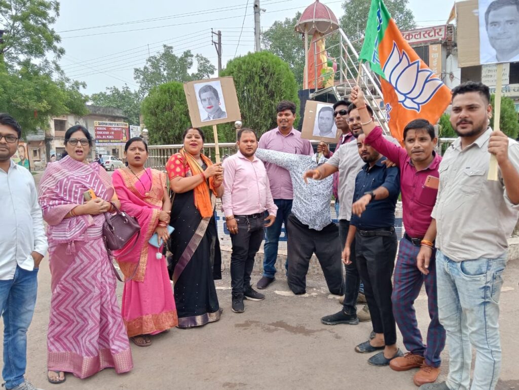 देश भर में राहुल का हो रहा विरोध- लोकसभा में दिए राहुल के हिंदू विरोधी बयान पर भारतीय जनता युवा मोर्चा शक्ति ने अग्रसेन चौक में फूंका राहुल का पुतला-भाजयुमो कार्यकर्ताओं ने कहा-राहुल का बयान निंदनीय, मोदी के तीसरी बार प्रधानमंत्री बनने से बौखला गई है कांग्रेस देश भर में राहुल का हो रहा विरोध- लोकसभा में दिए राहुल के हिंदू विरोधी बयान पर भारतीय जनता युवा मोर्चा शक्ति ने अग्रसेन चौक में फूंका राहुल का पुतला-भाजयुमो कार्यकर्ताओं ने कहा-राहुल का बयान निंदनीय, मोदी के तीसरी बार प्रधानमंत्री बनने से बौखला गई है कांग्रेस kshititech