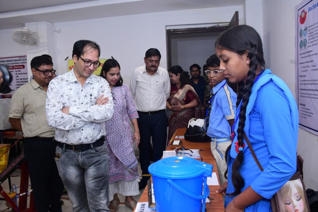इंस्पायर अवार्ड : राज्य स्तरीय प्रतियोगिता में शामिल हुए जिले से 07 विद्यार्थी, जिला नोडल अधिकारी सुरेश कुमार जायसवाल के नेतृत्व में पहुंचे थे विद्यार्थी,1 एवं 2 जुलाई को राजनांदगांव में आयोजित थी प्रतियोगिता, जिला शिक्षा अधिकारी एन के चंद्रा ने भी दी बधाई इंस्पायर अवार्ड : राज्य स्तरीय प्रतियोगिता में शामिल हुए जिले से 07 विद्यार्थी, जिला नोडल अधिकारी सुरेश कुमार जायसवाल के नेतृत्व में पहुंचे थे विद्यार्थी,1 एवं 2 जुलाई को राजनांदगांव में आयोजित थी प्रतियोगिता, जिला शिक्षा अधिकारी एन के चंद्रा ने भी दी बधाई kshititech