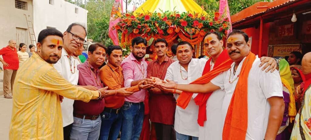 जगन्नाथ स्वामी के दर्शन करने उमड़ पड़े शक्ति नगर वासी- सक्ति में रथद्वितिया पर्व पर जगन्नाथ महाप्रभु की निकली भव्य रथ यात्रा, जगह-जगह यात्रा का हुआ जोरदार स्वागत, महिला जागृति शाखा ने भी कराया स्वल्पाहार एवं पिलाई शरबत, जगन्नाथ पुरी धाम की तरह शहर में दिखा रथ यात्रा का उत्साह जगन्नाथ स्वामी के दर्शन करने उमड़ पड़े शक्ति नगर वासी- सक्ति में रथद्वितिया पर्व पर जगन्नाथ महाप्रभु की निकली भव्य रथ यात्रा, जगह-जगह यात्रा का हुआ जोरदार स्वागत, महिला जागृति शाखा ने भी कराया स्वल्पाहार एवं पिलाई शरबत, जगन्नाथ पुरी धाम की तरह शहर में दिखा रथ यात्रा का उत्साह kshititech