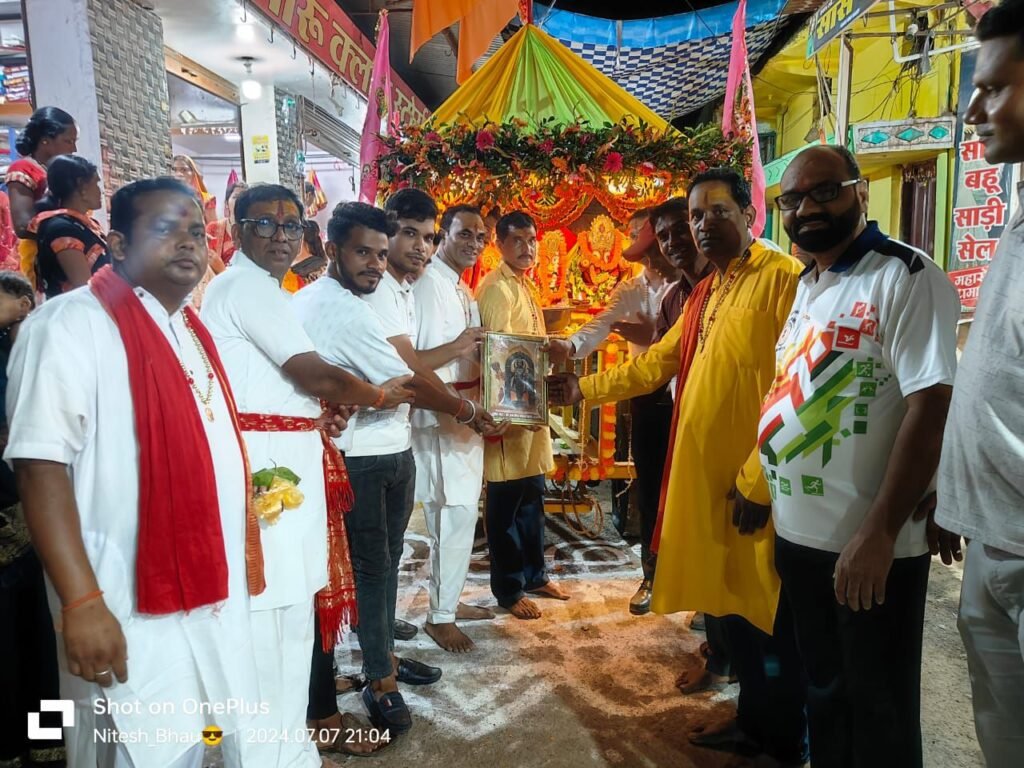 जगन्नाथ स्वामी के दर्शन करने उमड़ पड़े शक्ति नगर वासी- सक्ति में रथद्वितिया पर्व पर जगन्नाथ महाप्रभु की निकली भव्य रथ यात्रा, जगह-जगह यात्रा का हुआ जोरदार स्वागत, महिला जागृति शाखा ने भी कराया स्वल्पाहार एवं पिलाई शरबत, जगन्नाथ पुरी धाम की तरह शहर में दिखा रथ यात्रा का उत्साह जगन्नाथ स्वामी के दर्शन करने उमड़ पड़े शक्ति नगर वासी- सक्ति में रथद्वितिया पर्व पर जगन्नाथ महाप्रभु की निकली भव्य रथ यात्रा, जगह-जगह यात्रा का हुआ जोरदार स्वागत, महिला जागृति शाखा ने भी कराया स्वल्पाहार एवं पिलाई शरबत, जगन्नाथ पुरी धाम की तरह शहर में दिखा रथ यात्रा का उत्साह kshititech