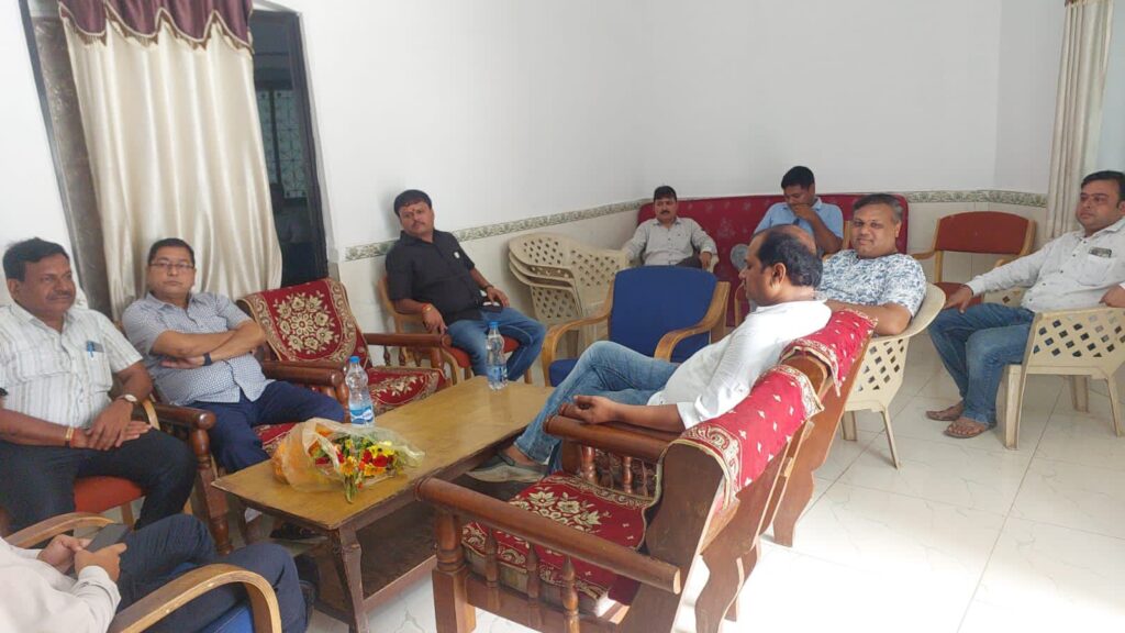 शक्ति शहर में सांसद जी ने किया वृक्षारोपण- शक्ति की मारवाड़ी युवा मंच शाखा ने पर्यावरण सुरक्षित रखने 8 जुलाई को किया वृक्षारोपण, सांसद एवं पूर्व नगर पालिका अध्यक्ष द्वय की उपस्थिति में वृक्षारोपण कर ट्री गार्ड भी लगाए गए, अतिथियों ने कहा- वृक्ष लगाएंगे तभी हमारा पर्यावरण रहेगा सुरक्षित शक्ति शहर में सांसद जी ने किया वृक्षारोपण- शक्ति की मारवाड़ी युवा मंच शाखा ने पर्यावरण सुरक्षित रखने 8 जुलाई को किया वृक्षारोपण, सांसद एवं पूर्व नगर पालिका अध्यक्ष द्वय की उपस्थिति में वृक्षारोपण कर ट्री गार्ड भी लगाए गए, अतिथियों ने कहा- वृक्ष लगाएंगे तभी हमारा पर्यावरण रहेगा सुरक्षित kshititech