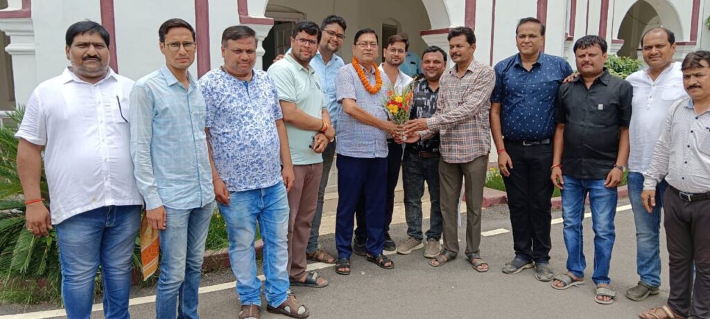 शक्ति शहर में सांसद जी ने किया वृक्षारोपण- शक्ति की मारवाड़ी युवा मंच शाखा ने पर्यावरण सुरक्षित रखने 8 जुलाई को किया वृक्षारोपण, सांसद एवं पूर्व नगर पालिका अध्यक्ष द्वय की उपस्थिति में वृक्षारोपण कर ट्री गार्ड भी लगाए गए, अतिथियों ने कहा- वृक्ष लगाएंगे तभी हमारा पर्यावरण रहेगा सुरक्षित शक्ति शहर में सांसद जी ने किया वृक्षारोपण- शक्ति की मारवाड़ी युवा मंच शाखा ने पर्यावरण सुरक्षित रखने 8 जुलाई को किया वृक्षारोपण, सांसद एवं पूर्व नगर पालिका अध्यक्ष द्वय की उपस्थिति में वृक्षारोपण कर ट्री गार्ड भी लगाए गए, अतिथियों ने कहा- वृक्ष लगाएंगे तभी हमारा पर्यावरण रहेगा सुरक्षित kshititech