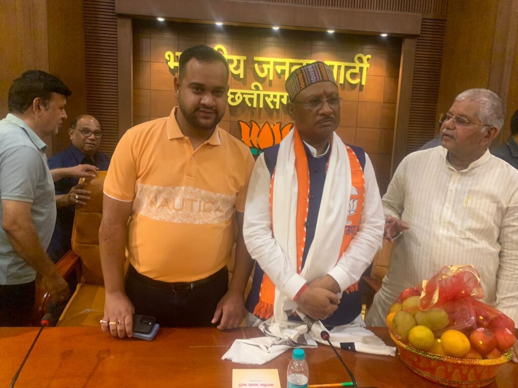 CM-चिराग की आत्मीय भेंट-शक्ति जिले के BJYM नेता चिराग ने करी राज्य की सुशासन वाली सरकार के मुखिया मुख्यमंत्री साय से मुलाकात, प्रदेश में लोकसभा चुनाव की शानदार जीत पर दी बधाई एवं शक्ति आने का दिया न्यौता CM-चिराग की आत्मीय भेंट-शक्ति जिले के BJYM नेता चिराग ने करी राज्य की सुशासन वाली सरकार के मुखिया मुख्यमंत्री साय से मुलाकात, प्रदेश में लोकसभा चुनाव की शानदार जीत पर दी बधाई एवं शक्ति आने का दिया न्यौता kshititech