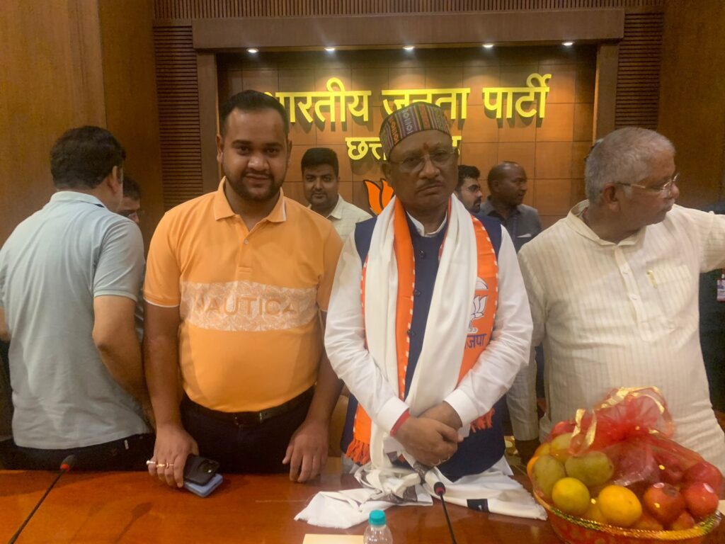 CM-चिराग की आत्मीय भेंट-शक्ति जिले के BJYM नेता चिराग ने करी राज्य की सुशासन वाली सरकार के मुखिया मुख्यमंत्री साय से मुलाकात, प्रदेश में लोकसभा चुनाव की शानदार जीत पर दी बधाई एवं शक्ति आने का दिया न्यौता CM-चिराग की आत्मीय भेंट-शक्ति जिले के BJYM नेता चिराग ने करी राज्य की सुशासन वाली सरकार के मुखिया मुख्यमंत्री साय से मुलाकात, प्रदेश में लोकसभा चुनाव की शानदार जीत पर दी बधाई एवं शक्ति आने का दिया न्यौता kshititech