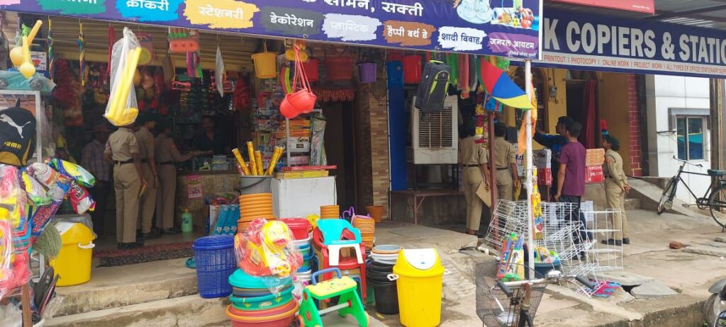 शक्ति के जे एल एन डिग्री कॉलेज के एनसीसी कैडेट ने करी पेपर बैग दिवस पर अनुकरणीय पहल- आम जनता को पॉलिथीन के उपयोग से होने वाले नुकसान को लेकर किया जागरूक एवं पेपर बैग अपनाने पर दिया जोर, ए एन ओ लेफ्टिनेंट अजीत जान ने दी जानकारी शक्ति के जे एल एन डिग्री कॉलेज के एनसीसी कैडेट ने करी पेपर बैग दिवस पर अनुकरणीय पहल- आम जनता को पॉलिथीन के उपयोग से होने वाले नुकसान को लेकर किया जागरूक एवं पेपर बैग अपनाने पर दिया जोर, ए एन ओ लेफ्टिनेंट अजीत जान ने दी जानकारी kshititech