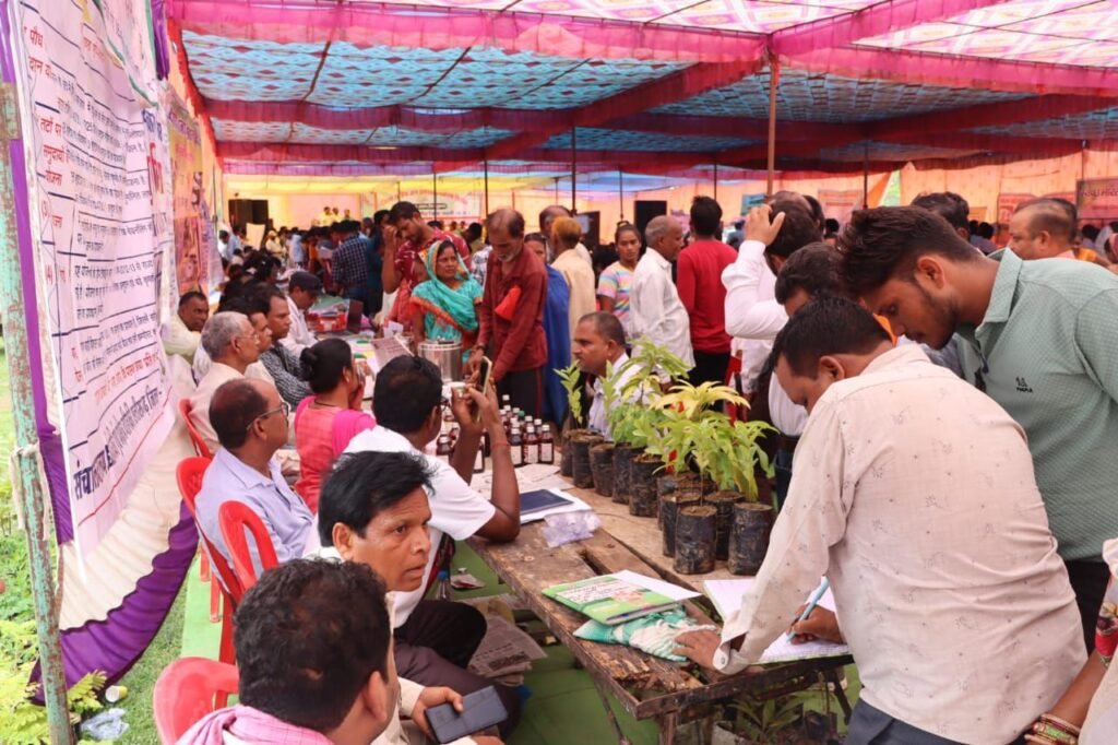 IAS कलेक्टर टोपनो के मार्गदर्शन में शक्ति जिले में हुई जिला स्तरीय जन समस्या निवारण शिविर की शुरुआत, विष्णु के सुशासन को गति देने अधिकारी सजग, 12 जुलाई को अमनदूला में हुआ शिविर, वृक्षारोपण के साथ ही विभिन्न विभागों के आयोजित हुए कार्यक्रम IAS कलेक्टर टोपनो के मार्गदर्शन में शक्ति जिले में हुई जिला स्तरीय जन समस्या निवारण शिविर की शुरुआत, विष्णु के सुशासन को गति देने अधिकारी सजग, 12 जुलाई को अमनदूला में हुआ शिविर, वृक्षारोपण के साथ ही विभिन्न विभागों के आयोजित हुए कार्यक्रम kshititech