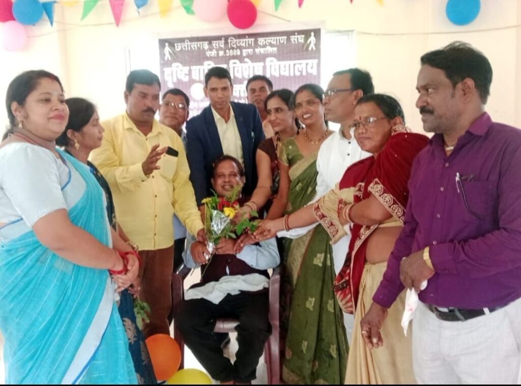 जब कलेक्टर ने स्वयं भोजन परोसा बच्चों को- शक्ति कलेक्टर टोपनो पहुंचे दिव्यांग विद्यार्थियों के बीच- 13 जुलाई को हुआ दृष्टि बाधित विशेष विद्यालय में शाला प्रवेश उत्सव का शक्ति एसडीएम अरुण सोम भी रहे मौजूद, सक्ति जिले में 14 जुलाई को व्यावसायिक परीक्षा मंडल की होंगी परीक्षाएं जब कलेक्टर ने स्वयं भोजन परोसा बच्चों को- शक्ति कलेक्टर टोपनो पहुंचे दिव्यांग विद्यार्थियों के बीच- 13 जुलाई को हुआ दृष्टि बाधित विशेष विद्यालय में शाला प्रवेश उत्सव का शक्ति एसडीएम अरुण सोम भी रहे मौजूद, सक्ति जिले में 14 जुलाई को व्यावसायिक परीक्षा मंडल की होंगी परीक्षाएं kshititech