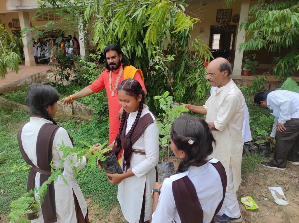 शक्ति के सरस्वती शिशु मंदिर में एक पेड़ मां के नाम हुआ कार्यक्रम, प्रधानमंत्री मोदी जी के आग्रह पर विद्यालय परिवार ने किया वृक्षारोपण,बच्चों में भी दिखा वृक्षारोपण को लेकर उत्साह, रामअवतार ने कहा- स्वस्थ जीवन के लिए स्वस्थ हवा की है जरूरत, और यह संभव है तभी जब हम करें वृक्षारोपण kshititech