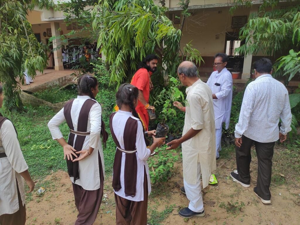 शक्ति के सरस्वती शिशु मंदिर में एक पेड़ मां के नाम हुआ कार्यक्रम, प्रधानमंत्री मोदी जी के आग्रह पर विद्यालय परिवार ने किया वृक्षारोपण,बच्चों में भी दिखा वृक्षारोपण को लेकर उत्साह, रामअवतार ने कहा- स्वस्थ जीवन के लिए स्वस्थ हवा की है जरूरत, और यह संभव है तभी जब हम करें वृक्षारोपण kshititech