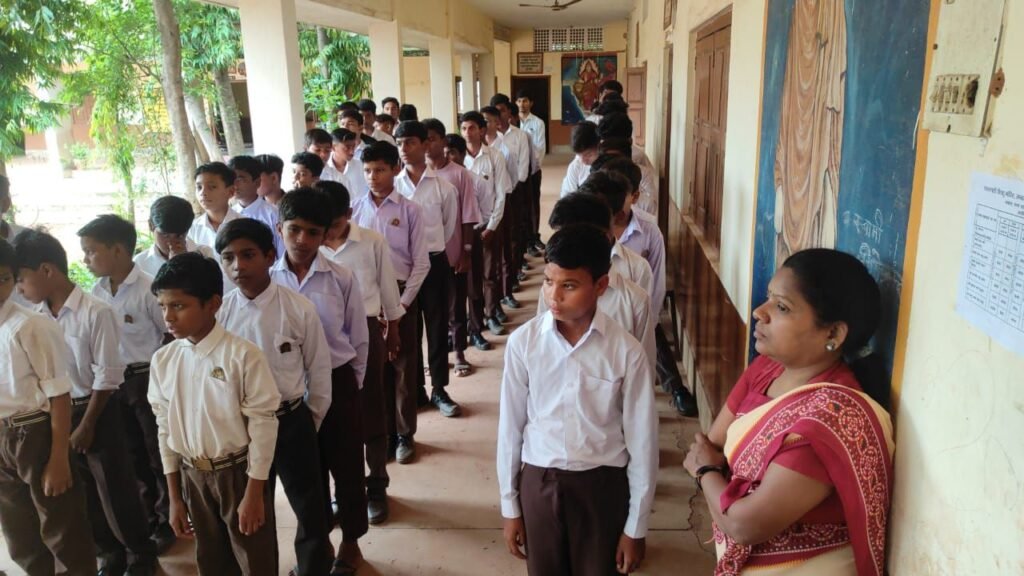 शक्ति के सरस्वती शिशु मंदिर में एक पेड़ मां के नाम हुआ कार्यक्रम, प्रधानमंत्री मोदी जी के आग्रह पर विद्यालय परिवार ने किया वृक्षारोपण,बच्चों में भी दिखा वृक्षारोपण को लेकर उत्साह, रामअवतार ने कहा- स्वस्थ जीवन के लिए स्वस्थ हवा की है जरूरत, और यह संभव है तभी जब हम करें वृक्षारोपण kshititech