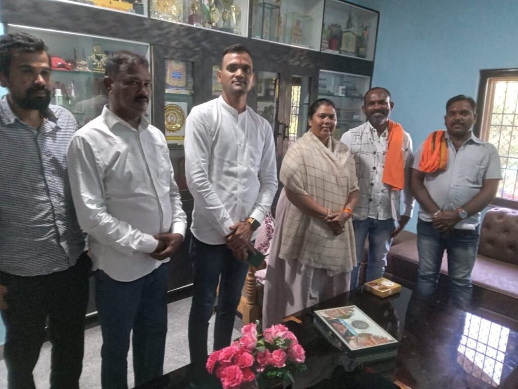 युवा नेताओं की सक्रियता- खरसिया के युवा भाजपा नेताओं ने करी भाजपा की महिला विधायक गोमती साय से मुलाकात, तरुण सिंह ठाकुर एवं मोनू केसरी के नेतृत्व में मिले कार्यकर्ता, 19 जुलाई को युवा नेताओं ने दी छत्तीसगढ़ के नक्सली हमले के वीर शहीदों को श्रद्धांजलि युवा नेताओं की सक्रियता- खरसिया के युवा भाजपा नेताओं ने करी भाजपा की महिला विधायक गोमती साय से मुलाकात, तरुण सिंह ठाकुर एवं मोनू केसरी के नेतृत्व में मिले कार्यकर्ता, 19 जुलाई को युवा नेताओं ने दी छत्तीसगढ़ के नक्सली हमले के वीर शहीदों को श्रद्धांजलि kshititech