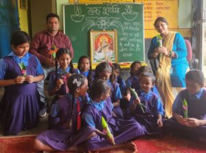 राष्ट्रीय शिक्षा नीति के चार वर्ष पूर्ण होने पर शिक्षा सप्ताह का आयोजन-शासकीय प्राथमिक शाला मसनिया खुर्द में विविध कार्यक्रमों का आयोजन, स्कूली बच्चों को शिक्षा के साथ-साथ विविध क्षेत्रों में भी किया जा रहा निपुण, शिक्षिका मीरा देवांगन के प्रयासों से समय-समय पर हो रहा विविध कार्यक्रमों का सफल आयोजन राष्ट्रीय शिक्षा नीति के चार वर्ष पूर्ण होने पर शिक्षा सप्ताह का आयोजन-शासकीय प्राथमिक शाला मसनिया खुर्द में विविध कार्यक्रमों का आयोजन, स्कूली बच्चों को शिक्षा के साथ-साथ विविध क्षेत्रों में भी किया जा रहा निपुण, शिक्षिका मीरा देवांगन के प्रयासों से समय-समय पर हो रहा विविध कार्यक्रमों का सफल आयोजन kshititech