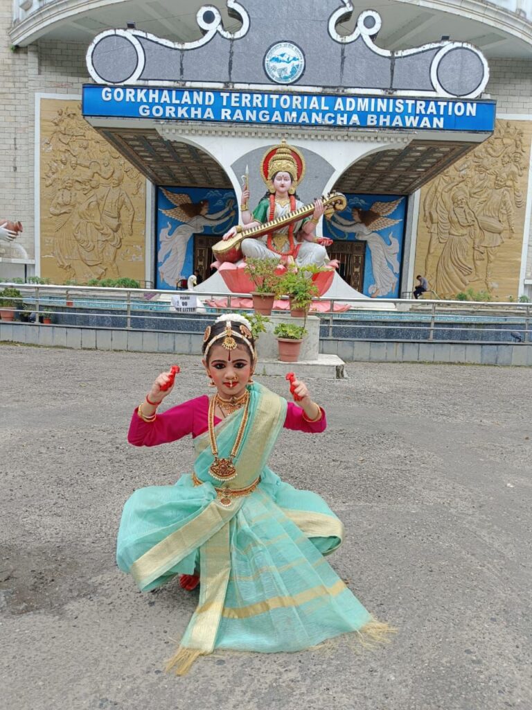 शक्ति शहर में दार्जिलिंग में भी लहराया परचम- शक्ति के जिंदल वर्ल्ड स्कूल की छात्रा प्रिशा अग्रवाल ने दार्जिलिंग में हुई भरतनाट्यम प्रतिस्पर्धा में हासिल किया प्रथम स्थान,विद्यालय के स्वस्तिक गबेल सहित डांस टीचर का भी हुआ विद्यालय प्रबंधन सहित ने भी दी बधाई शक्ति शहर में दार्जिलिंग में भी लहराया परचम- शक्ति के जिंदल वर्ल्ड स्कूल की छात्रा प्रिशा अग्रवाल ने दार्जिलिंग में हुई भरतनाट्यम प्रतिस्पर्धा में हासिल किया प्रथम स्थान,विद्यालय के स्वस्तिक गबेल सहित डांस टीचर का भी हुआ विद्यालय प्रबंधन सहित ने भी दी बधाई kshititech