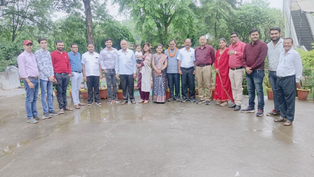 सेवानिवृत हुए मुख्य लिपिक शेषनारायण शर्मा को महाविद्यालय परिवार ने दी विदाई- शक्ति के शासकीय क्रांति कुमार भारतीय स्नातकोत्तर अग्रणी महाविद्यालय में थे पदस्थ, महाविद्यालय के पूर्व प्राचार्य चतुर्वेदी भी पहुंचे विदाई समारोह में सेवानिवृत हुए मुख्य लिपिक शेषनारायण शर्मा को महाविद्यालय परिवार ने दी विदाई- शक्ति के शासकीय क्रांति कुमार भारतीय स्नातकोत्तर अग्रणी महाविद्यालय में थे पदस्थ, महाविद्यालय के पूर्व प्राचार्य चतुर्वेदी भी पहुंचे विदाई समारोह में kshititech