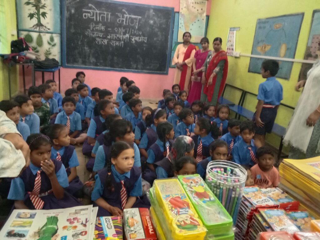 मारवाड़ी युवा मंच की शक्ति शाखा ने शहर के 92 साल पुराने सदर प्राथमिक स्कूल के बच्चों को बांटी अध्यापन सामग्री एवं करवाया जलपान, बच्चों के चेहरे पर दिखी शिक्षा को लेकर मुस्कान, विद्यालय के शिक्षक-शिक्षिकाओं की अमूल्य सेवाओं के लिए मंच ने दिया धन्यवाद मारवाड़ी युवा मंच की शक्ति शाखा ने शहर के 92 साल पुराने सदर प्राथमिक स्कूल के बच्चों को बांटी अध्यापन सामग्री एवं करवाया जलपान, बच्चों के चेहरे पर दिखी शिक्षा को लेकर मुस्कान, विद्यालय के शिक्षक-शिक्षिकाओं की अमूल्य सेवाओं के लिए मंच ने दिया धन्यवाद kshititech