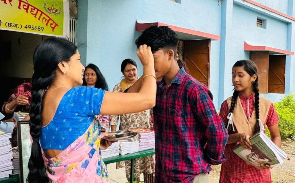 शिक्षा के प्रति बच्चों को प्रोत्साहित करने महिलाओं की अनुकरणीय पहल-मुक बधिर बच्चों के बीच शक्ति की महिला जागृति शाखा ने शिक्षा के प्रति जगाई अलख- 3 जुलाई को पहुंची महिला सदस्यों ने बच्चों को बांटी शैक्षणिक सामग्री एवं करवाया जलपान,नए शैक्षणिक क्षेत्र में शाला प्रवेश उत्सव के रूप में महिला जागृति ने किया कार्यक्रम का आयोजन शिक्षा के प्रति बच्चों को प्रोत्साहित करने महिलाओं की अनुकरणीय पहल-मुक बधिर बच्चों के बीच शक्ति की महिला जागृति शाखा ने शिक्षा के प्रति जगाई अलख- 3 जुलाई को पहुंची महिला सदस्यों ने बच्चों को बांटी शैक्षणिक सामग्री एवं करवाया जलपान,नए शैक्षणिक क्षेत्र में शाला प्रवेश उत्सव के रूप में महिला जागृति ने किया कार्यक्रम का आयोजन kshititech
