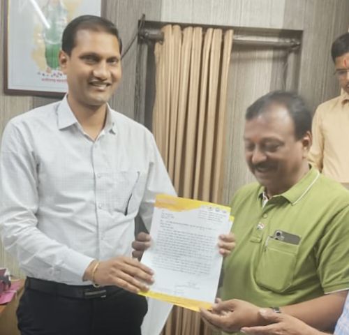 जनसेवक कन्हैया ने करी मांग- दक्षिण विधानसभा क्षेत्र के कांग्रेस नेता कन्हैया अग्रवाल ने करी रायपुर की पुरानी बस्ती को देवभूमि के रूप में विकसित करने की मांग, रायपुर कलेक्टर को सौपा ज्ञापन,कन्हैया ने कहा- प्राचीन मठ मंदिरों का वैभव समेटे हुए हैं पुरानी बस्ती जनसेवक कन्हैया ने करी मांग- दक्षिण विधानसभा क्षेत्र के कांग्रेस नेता कन्हैया अग्रवाल ने करी रायपुर की पुरानी बस्ती को देवभूमि के रूप में विकसित करने की मांग, रायपुर कलेक्टर को सौपा ज्ञापन,कन्हैया ने कहा- प्राचीन मठ मंदिरों का वैभव समेटे हुए हैं पुरानी बस्ती kshititech