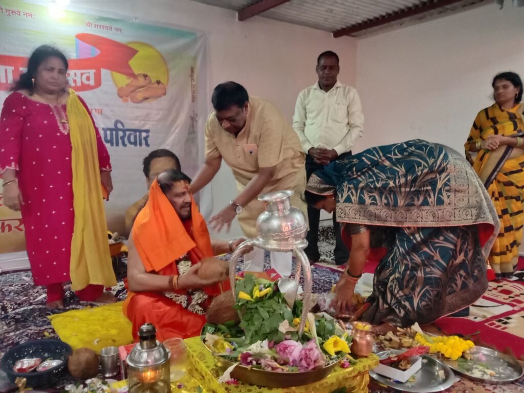 गुरु पूर्णिमा पर हुई गुरुजनों की आराधना- पूर्व विधानसभा उपाध्यक्ष चंदेल भी सपत्नीक पहुंचे ,पराशक्ति ज्योतिष पीठम में, पूर्व नगर पालिका अध्यक्ष नरेश गेवाडीन,रीना गेवाडीन एवं श्यामसुंदर अग्रवाल ने भी लिया महामंडलेश्वर का आशीर्वाद, पंडित भोलाशंकर तिवारी के निवास पर भी शिष्यों की रही भीड़, गुरुजनों को शिष्यों ने भेंट किए वृक्ष kshititech