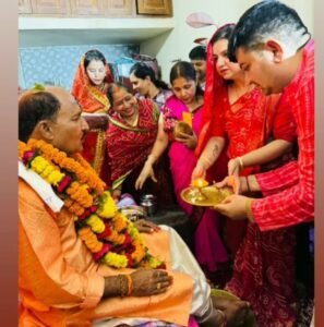 गुरु पूर्णिमा पर हुई गुरुजनों की आराधना- पूर्व विधानसभा उपाध्यक्ष चंदेल भी सपत्नीक पहुंचे ,पराशक्ति ज्योतिष पीठम में, पूर्व नगर पालिका अध्यक्ष नरेश गेवाडीन,रीना गेवाडीन एवं श्यामसुंदर अग्रवाल ने भी लिया महामंडलेश्वर का आशीर्वाद, पंडित भोलाशंकर तिवारी के निवास पर भी शिष्यों की रही भीड़, गुरुजनों को शिष्यों ने भेंट किए वृक्ष kshititech