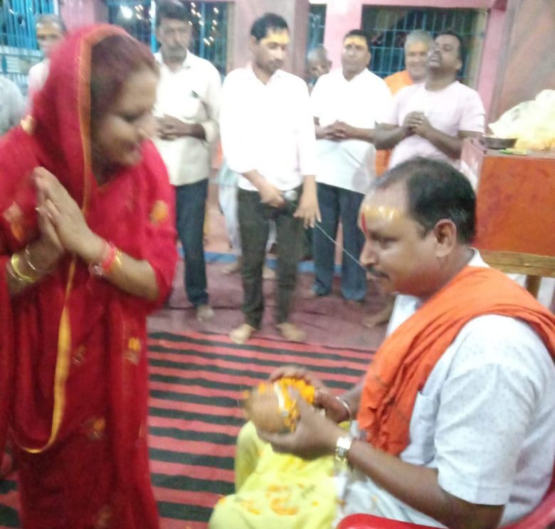 शक्ति के महामाया मंदिर में गुरु पूर्णिमा पर्व पर हुआ रामायण के सुंदरकांड पाठ का महा आयोजन, मंदिर के पुजारी का भी किया गया सम्मान,धर्म प्रेमियों में दिखा उत्साह शक्ति के महामाया मंदिर में गुरु पूर्णिमा पर्व पर हुआ रामायण के सुंदरकांड पाठ का महा आयोजन, मंदिर के पुजारी का भी किया गया सम्मान,धर्म प्रेमियों में दिखा उत्साह kshititech