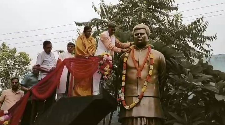बाबूजी बी डी महंत की पुण्यतिथि पर चरणदास एवं ज्योत्सना ने दी श्रद्धांजलि,महंत ने किया ट्वीट- कहा- नहरो के क्षेत्र में विकास एवं सिंचाई के संसाधनों की दिशा में रहा आपका अमूल्य योगदान, शक्ति सहित जांजगीर-चांपा जिले में कांग्रेस जनों ने दी बिसाहू दास महंत को श्रद्धांजलि बाबूजी बी डी महंत की पुण्यतिथि पर चरणदास एवं ज्योत्सना ने दी श्रद्धांजलि,महंत ने किया ट्वीट- कहा- नहरो के क्षेत्र में विकास एवं सिंचाई के संसाधनों की दिशा में रहा आपका अमूल्य योगदान, शक्ति सहित जांजगीर-चांपा जिले में कांग्रेस जनों ने दी बिसाहू दास महंत को श्रद्धांजलि kshititech