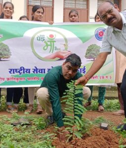 शासकीय क्रांति कुमार भारतीय अग्रणी स्नातकोत्तर महाविद्यालय में एक पेड़ मां के नाम कार्यक्रम के तहत हुआ वृक्षारोपण,राष्ट्रीय सेवा योजना के विद्यार्थियों ने किया वृक्षारोपण, विद्यार्थियों ने लिया संकल्प, वृक्षारोपण कर वृक्षों को देंगे संरक्षण शासकीय क्रांति कुमार भारतीय अग्रणी स्नातकोत्तर महाविद्यालय में एक पेड़ मां के नाम कार्यक्रम के तहत हुआ वृक्षारोपण,राष्ट्रीय सेवा योजना के विद्यार्थियों ने किया वृक्षारोपण, विद्यार्थियों ने लिया संकल्प, वृक्षारोपण कर वृक्षों को देंगे संरक्षण kshititech