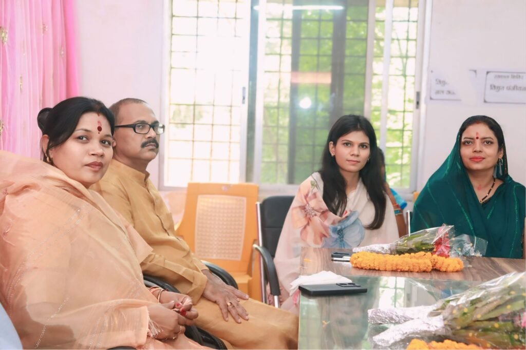 अड़भार शहर को संवारने भाजपा समर्थित कार्यवाहक अध्यक्ष दिशु ने ली शपथ, क्षेत्रीय सांसद कमलेश जांगड़े एवं भाजपा जिला अध्यक्ष कृष्णकांत रहे मौजूद, नवनियुक्त अध्यक्ष दिशु रात्रे ने कहा- विष्णु देव जी के सुशासन के अनुरूप अड़भार शहर का होगा तेजी से विकास,दिशु ने किया मुखर्जी जी को स्मरण* kshititech