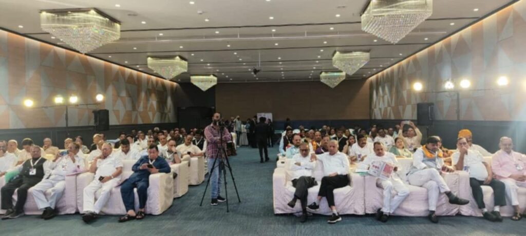कुलदेवी महालक्ष्मी के वरदान दिवस को अखिल भारतीय अग्रवाल संगठन राष्ट्रीय स्तर पर मनाएगा महोत्सव के रूप में, हैदराबाद में संपन्न राष्ट्रीय कार्यकारिणी की बैठक में हुए अहम फैसले,संगठन ने प्री वेडिंग शूटिंग पर लगाया गया प्रतिबंध, मांगलिक आयोजनों में अग्रसेन जी के फोटो युक्त चांदी के सिक्कों के प्रचलन पर बनी सहमति, समाज के सभी राष्ट्रीय स्तर के संगठनों को मिलाकर बनेगी एक समन्वय समिति कुलदेवी महालक्ष्मी के वरदान दिवस को अखिल भारतीय अग्रवाल संगठन राष्ट्रीय स्तर पर मनाएगा महोत्सव के रूप में, हैदराबाद में संपन्न राष्ट्रीय कार्यकारिणी की बैठक में हुए अहम फैसले,संगठन ने प्री वेडिंग शूटिंग पर लगाया गया प्रतिबंध, मांगलिक आयोजनों में अग्रसेन जी के फोटो युक्त चांदी के सिक्कों के प्रचलन पर बनी सहमति, समाज के सभी राष्ट्रीय स्तर के संगठनों को मिलाकर बनेगी एक समन्वय समिति kshititech