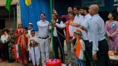 डभरा के स्वामी आत्मानंद अंग्रेजी माध्यम स्कूल में जन भागीदारी समिति के दिलीप गुप्ता ने किया ध्वजारोहण डभरा के स्वामी आत्मानंद अंग्रेजी माध्यम स्कूल में जन भागीदारी समिति के दिलीप गुप्ता ने किया ध्वजारोहण kshititech