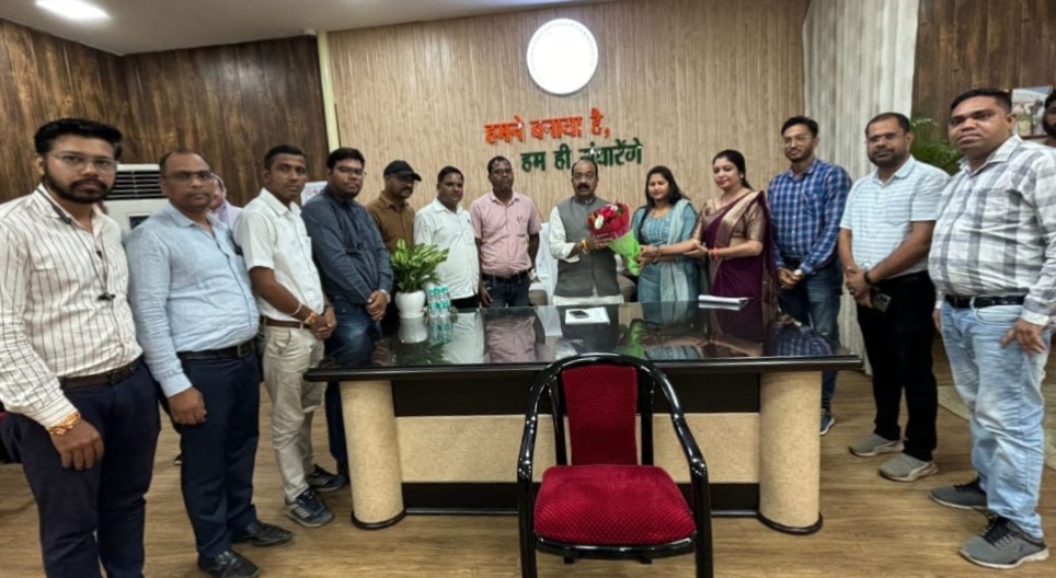 नगरीय प्रशासन मंत्री के आवास का घेराव करेंगे निकाय के अधिकारी- कर्मचारी, अपनी 06 सूत्रीय मांगों को लेकर संघ ने दिया अल्टीमेटम, 21 अगस्त को संघ ने करी मुलाकात नगरीय प्रशासन मंत्री के आवास का घेराव करेंगे निकाय के अधिकारी- कर्मचारी, अपनी 06 सूत्रीय मांगों को लेकर संघ ने दिया अल्टीमेटम, 21 अगस्त को संघ ने करी मुलाकात kshititech
