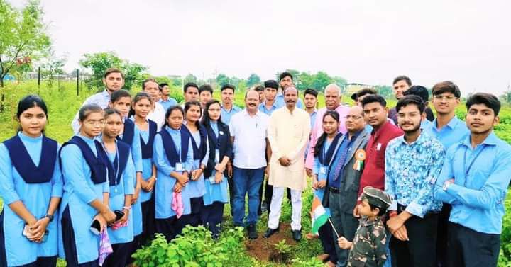 लोकेश के मुख्य आतिथ्य में हुआ वृक्षारोपण- मालखरौदा के शासकीय वेदराम महाविद्यालय में स्वतंत्रता दिवस पर हुआ विविध आयोजन, जन भागीदारी अध्यक्ष लोकेश चंद्रा रहे मौजूद,लोकेश ने कहा- आजादी की यह वर्षगांठ हम सभी के लिए गौरवशाली, उपस्थित अतिथियों ने किया वृक्षारोपण लोकेश के मुख्य आतिथ्य में हुआ वृक्षारोपण- मालखरौदा के शासकीय वेदराम महाविद्यालय में स्वतंत्रता दिवस पर हुआ विविध आयोजन, जन भागीदारी अध्यक्ष लोकेश चंद्रा रहे मौजूद,लोकेश ने कहा- आजादी की यह वर्षगांठ हम सभी के लिए गौरवशाली, उपस्थित अतिथियों ने किया वृक्षारोपण kshititech