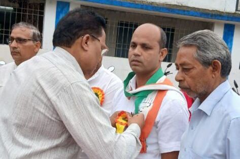 अड़भार के नए चौकी प्रभारी से मुलाकात की कांग्रेस नेता ज्योतिष गर्ग ने, नए चौकी प्रभारी का किया स्वागत, स्वामी आत्मानंद अंग्रेजी माध्यम में स्वतंत्रता दिवस कार्यक्रम में अतिथि के रूप में पहुंचे ज्योतिष गर्ग, ज्योतिष ने किया विद्यालय के बच्चों का उत्साह वर्धन, कहां राष्ट्र प्रेम की भावना से हम सब करें राष्ट्र की उन्नति के लिए कार्य अड़भार के नए चौकी प्रभारी से मुलाकात की कांग्रेस नेता ज्योतिष गर्ग ने, नए चौकी प्रभारी का किया स्वागत, स्वामी आत्मानंद अंग्रेजी माध्यम में स्वतंत्रता दिवस कार्यक्रम में अतिथि के रूप में पहुंचे ज्योतिष गर्ग, ज्योतिष ने किया विद्यालय के बच्चों का उत्साह वर्धन, कहां राष्ट्र प्रेम की भावना से हम सब करें राष्ट्र की उन्नति के लिए कार्य kshititech