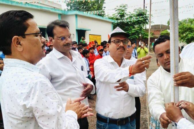 भाजपा के शक्ति जिला मीडिया प्रभारी धनंजय नामदेव ने शाला विकास समिति अध्यक्ष की जिम्मेदारी मिलने पर स्वतंत्रता दिवस पर फहराया तिरंगा, नामदेव ने कहा- मोदी जी ने पूरे देश में हर घर तिरंगा अभियान का किया आगाज भाजपा के शक्ति जिला मीडिया प्रभारी धनंजय नामदेव ने शाला विकास समिति अध्यक्ष की जिम्मेदारी मिलने पर स्वतंत्रता दिवस पर फहराया तिरंगा, नामदेव ने कहा- मोदी जी ने पूरे देश में हर घर तिरंगा अभियान का किया आगाज kshititech