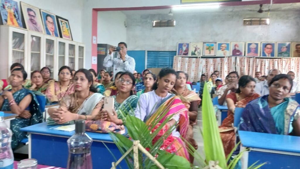 मेगा बैठक-शक्ति जिले में 6 अगस्त को संपन्न हुई स्कूल शिक्षा विभाग की मेगा पालक- शिक्षकों की बैठक,स्वयं कलेक्टर टोपनो पहुंचे जाजग के हायर सेकेंडरी स्कूल में, पालकों से भी करी कलेक्टर ने चर्चा, शिक्षा विभाग के संयुक्त संचालक आर पी आदित्य, जिला शिक्षा अधिकारी चंद्रा सहित तहसीलदार मनमोहन प्रताप भी रहे मौजूद, सकारात्मक प्रयास के लिए पालकों ने भी किया शिक्षा विभाग का धन्यवाद मेगा बैठक-शक्ति जिले में 6 अगस्त को संपन्न हुई स्कूल शिक्षा विभाग की मेगा पालक- शिक्षकों की बैठक,स्वयं कलेक्टर टोपनो पहुंचे जाजग के हायर सेकेंडरी स्कूल में, पालकों से भी करी कलेक्टर ने चर्चा, शिक्षा विभाग के संयुक्त संचालक आर पी आदित्य, जिला शिक्षा अधिकारी चंद्रा सहित तहसीलदार मनमोहन प्रताप भी रहे मौजूद, सकारात्मक प्रयास के लिए पालकों ने भी किया शिक्षा विभाग का धन्यवाद kshititech