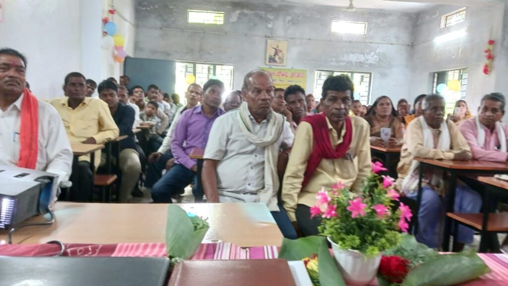 मेगा बैठक-शक्ति जिले में 6 अगस्त को संपन्न हुई स्कूल शिक्षा विभाग की मेगा पालक- शिक्षकों की बैठक,स्वयं कलेक्टर टोपनो पहुंचे जाजग के हायर सेकेंडरी स्कूल में, पालकों से भी करी कलेक्टर ने चर्चा, शिक्षा विभाग के संयुक्त संचालक आर पी आदित्य, जिला शिक्षा अधिकारी चंद्रा सहित तहसीलदार मनमोहन प्रताप भी रहे मौजूद, सकारात्मक प्रयास के लिए पालकों ने भी किया शिक्षा विभाग का धन्यवाद मेगा बैठक-शक्ति जिले में 6 अगस्त को संपन्न हुई स्कूल शिक्षा विभाग की मेगा पालक- शिक्षकों की बैठक,स्वयं कलेक्टर टोपनो पहुंचे जाजग के हायर सेकेंडरी स्कूल में, पालकों से भी करी कलेक्टर ने चर्चा, शिक्षा विभाग के संयुक्त संचालक आर पी आदित्य, जिला शिक्षा अधिकारी चंद्रा सहित तहसीलदार मनमोहन प्रताप भी रहे मौजूद, सकारात्मक प्रयास के लिए पालकों ने भी किया शिक्षा विभाग का धन्यवाद kshititech