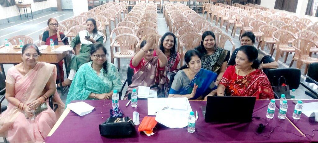 घर बैठे तय करो रिश्ता- संभागीय महिला समिति अध्यक्ष उमा बंसल के प्रयासों से संपन्न हुआ ऑनलाइन वैवाहिक परिचय सम्मेलन, देश के विभिन्न राज्यों से 150 प्रत्याशी अभिभावकों ने करी सहभागिता, उमा ने कहा- वर्तमान समय में ऐसे सम्मेलन संबंध तय करने में सहायक, कोरबा के अग्रसेन कन्या महाविद्यालय सभागार में आयोजित था कार्यक्रम घर बैठे तय करो रिश्ता- संभागीय महिला समिति अध्यक्ष उमा बंसल के प्रयासों से संपन्न हुआ ऑनलाइन वैवाहिक परिचय सम्मेलन, देश के विभिन्न राज्यों से 150 प्रत्याशी अभिभावकों ने करी सहभागिता, उमा ने कहा- वर्तमान समय में ऐसे सम्मेलन संबंध तय करने में सहायक, कोरबा के अग्रसेन कन्या महाविद्यालय सभागार में आयोजित था कार्यक्रम kshititech