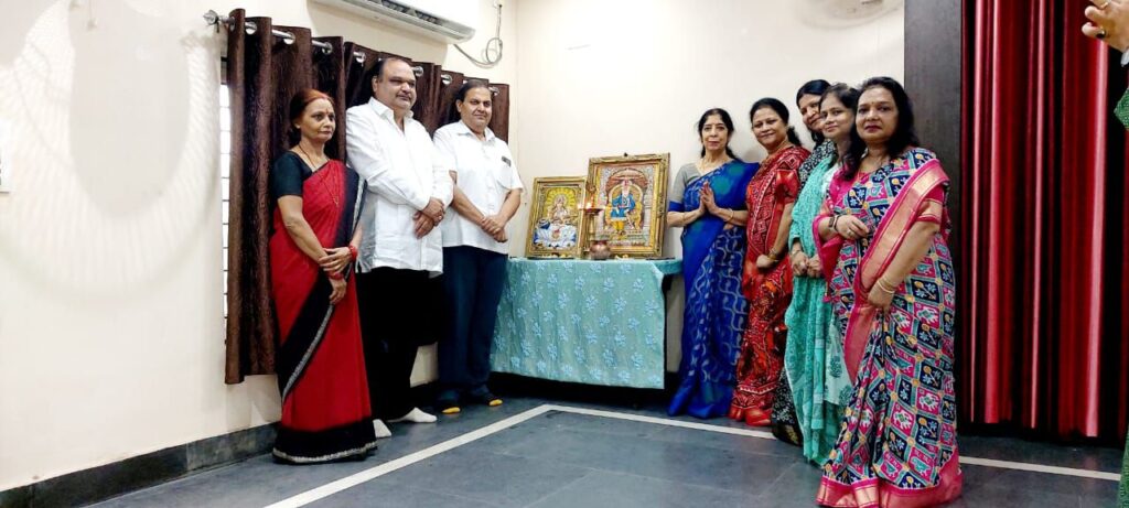 घर बैठे तय करो रिश्ता- संभागीय महिला समिति अध्यक्ष उमा बंसल के प्रयासों से संपन्न हुआ ऑनलाइन वैवाहिक परिचय सम्मेलन, देश के विभिन्न राज्यों से 150 प्रत्याशी अभिभावकों ने करी सहभागिता, उमा ने कहा- वर्तमान समय में ऐसे सम्मेलन संबंध तय करने में सहायक, कोरबा के अग्रसेन कन्या महाविद्यालय सभागार में आयोजित था कार्यक्रम घर बैठे तय करो रिश्ता- संभागीय महिला समिति अध्यक्ष उमा बंसल के प्रयासों से संपन्न हुआ ऑनलाइन वैवाहिक परिचय सम्मेलन, देश के विभिन्न राज्यों से 150 प्रत्याशी अभिभावकों ने करी सहभागिता, उमा ने कहा- वर्तमान समय में ऐसे सम्मेलन संबंध तय करने में सहायक, कोरबा के अग्रसेन कन्या महाविद्यालय सभागार में आयोजित था कार्यक्रम kshititech