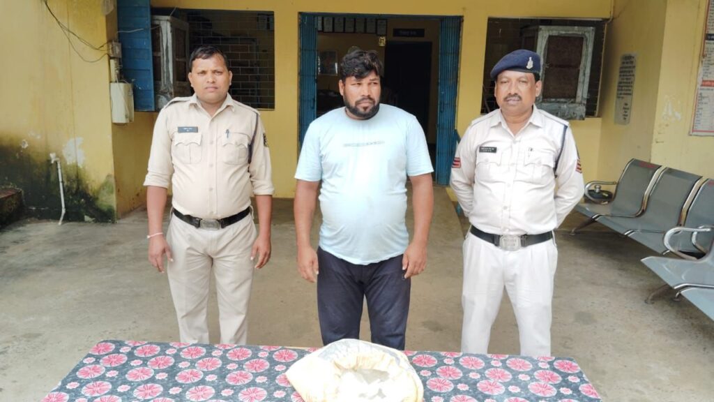 जैजैपुर पुलिस ने किया 13 लीटर अवैध महुआ शराब बिक्री करते आरोपी को गिरफ्तार,TI ललित चंद्रा की सक्रियता से अवैध महुआ शराब के तस्करों पर हो रही ताड़ बतोड़ कारवाई जैजैपुर पुलिस ने किया 13 लीटर अवैध महुआ शराब बिक्री करते आरोपी को गिरफ्तार,TI ललित चंद्रा की सक्रियता से अवैध महुआ शराब के तस्करों पर हो रही ताड़ बतोड़ कारवाई kshititech