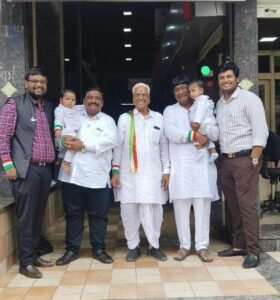 रायपुर सेंट्रल मारवाड़ी युवा मंच ने हनुमान मार्केट में किया स्वतंत्रता दिवस पर ध्वजारोहण, सारें जहां से अच्छा हिंदोसता हमारा, हम बुलबुलें हैं इसकी यह गुलसिता हमारा की धून से गूंज उठा पूरा शहर, वरिष्ठ समाजसेवी बाबूजी सियाराम अग्रवाल ने फहराया तिरंगा रायपुर सेंट्रल मारवाड़ी युवा मंच ने हनुमान मार्केट में किया स्वतंत्रता दिवस पर ध्वजारोहण, सारें जहां से अच्छा हिंदोसता हमारा, हम बुलबुलें हैं इसकी यह गुलसिता हमारा की धून से गूंज उठा पूरा शहर, वरिष्ठ समाजसेवी बाबूजी सियाराम अग्रवाल ने फहराया तिरंगा kshititech