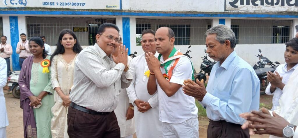 अड़भार के नए चौकी प्रभारी से मुलाकात की कांग्रेस नेता ज्योतिष गर्ग ने, नए चौकी प्रभारी का किया स्वागत, स्वामी आत्मानंद अंग्रेजी माध्यम में स्वतंत्रता दिवस कार्यक्रम में अतिथि के रूप में पहुंचे ज्योतिष गर्ग, ज्योतिष ने किया विद्यालय के बच्चों का उत्साह वर्धन, कहां राष्ट्र प्रेम की भावना से हम सब करें राष्ट्र की उन्नति के लिए कार्य अड़भार के नए चौकी प्रभारी से मुलाकात की कांग्रेस नेता ज्योतिष गर्ग ने, नए चौकी प्रभारी का किया स्वागत, स्वामी आत्मानंद अंग्रेजी माध्यम में स्वतंत्रता दिवस कार्यक्रम में अतिथि के रूप में पहुंचे ज्योतिष गर्ग, ज्योतिष ने किया विद्यालय के बच्चों का उत्साह वर्धन, कहां राष्ट्र प्रेम की भावना से हम सब करें राष्ट्र की उन्नति के लिए कार्य kshititech