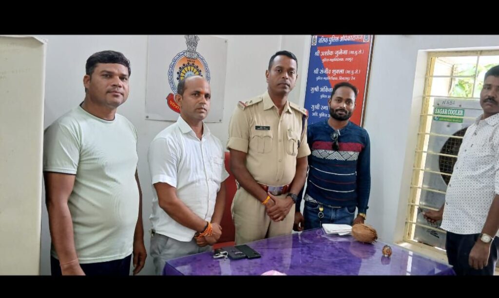 अड़भार के नए चौकी प्रभारी से मुलाकात की कांग्रेस नेता ज्योतिष गर्ग ने, नए चौकी प्रभारी का किया स्वागत, स्वामी आत्मानंद अंग्रेजी माध्यम में स्वतंत्रता दिवस कार्यक्रम में अतिथि के रूप में पहुंचे ज्योतिष गर्ग, ज्योतिष ने किया विद्यालय के बच्चों का उत्साह वर्धन, कहां राष्ट्र प्रेम की भावना से हम सब करें राष्ट्र की उन्नति के लिए कार्य अड़भार के नए चौकी प्रभारी से मुलाकात की कांग्रेस नेता ज्योतिष गर्ग ने, नए चौकी प्रभारी का किया स्वागत, स्वामी आत्मानंद अंग्रेजी माध्यम में स्वतंत्रता दिवस कार्यक्रम में अतिथि के रूप में पहुंचे ज्योतिष गर्ग, ज्योतिष ने किया विद्यालय के बच्चों का उत्साह वर्धन, कहां राष्ट्र प्रेम की भावना से हम सब करें राष्ट्र की उन्नति के लिए कार्य kshititech