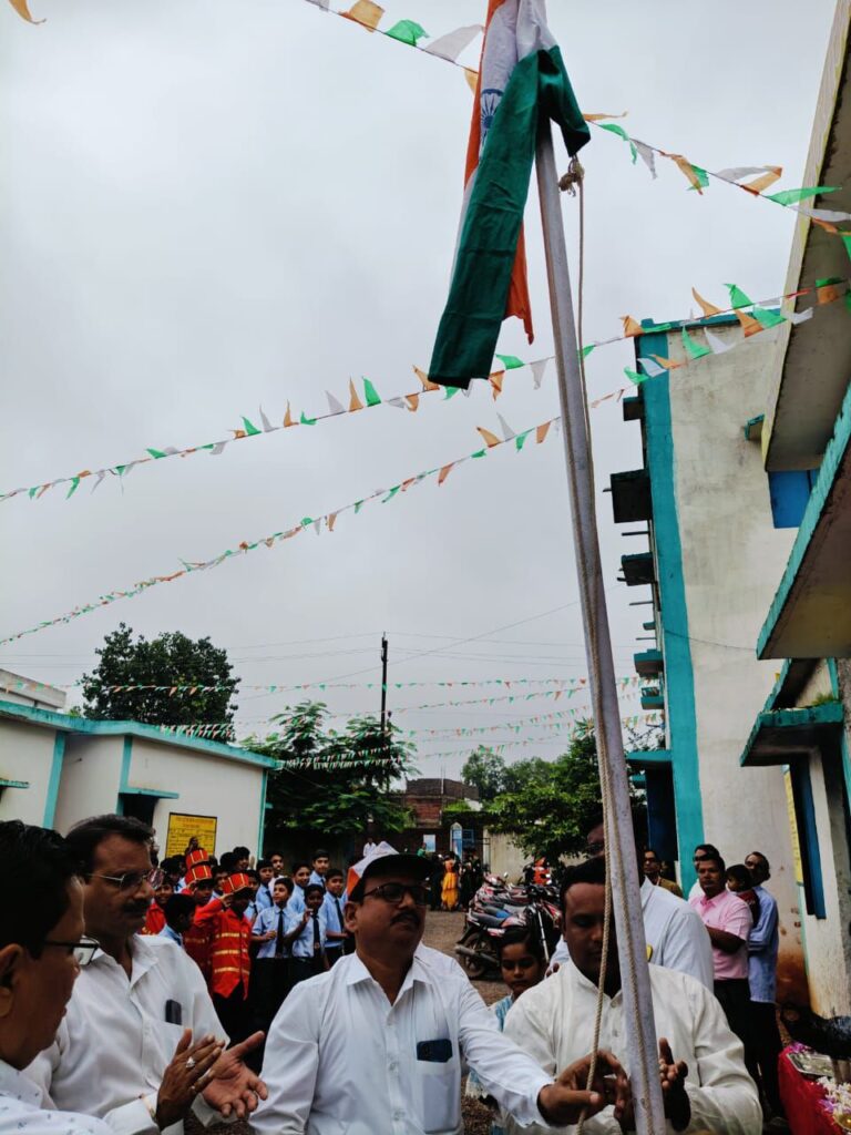 भाजपा के शक्ति जिला मीडिया प्रभारी धनंजय नामदेव ने शाला विकास समिति अध्यक्ष की जिम्मेदारी मिलने पर स्वतंत्रता दिवस पर फहराया तिरंगा, नामदेव ने कहा- मोदी जी ने पूरे देश में हर घर तिरंगा अभियान का किया आगाज भाजपा के शक्ति जिला मीडिया प्रभारी धनंजय नामदेव ने शाला विकास समिति अध्यक्ष की जिम्मेदारी मिलने पर स्वतंत्रता दिवस पर फहराया तिरंगा, नामदेव ने कहा- मोदी जी ने पूरे देश में हर घर तिरंगा अभियान का किया आगाज kshititech