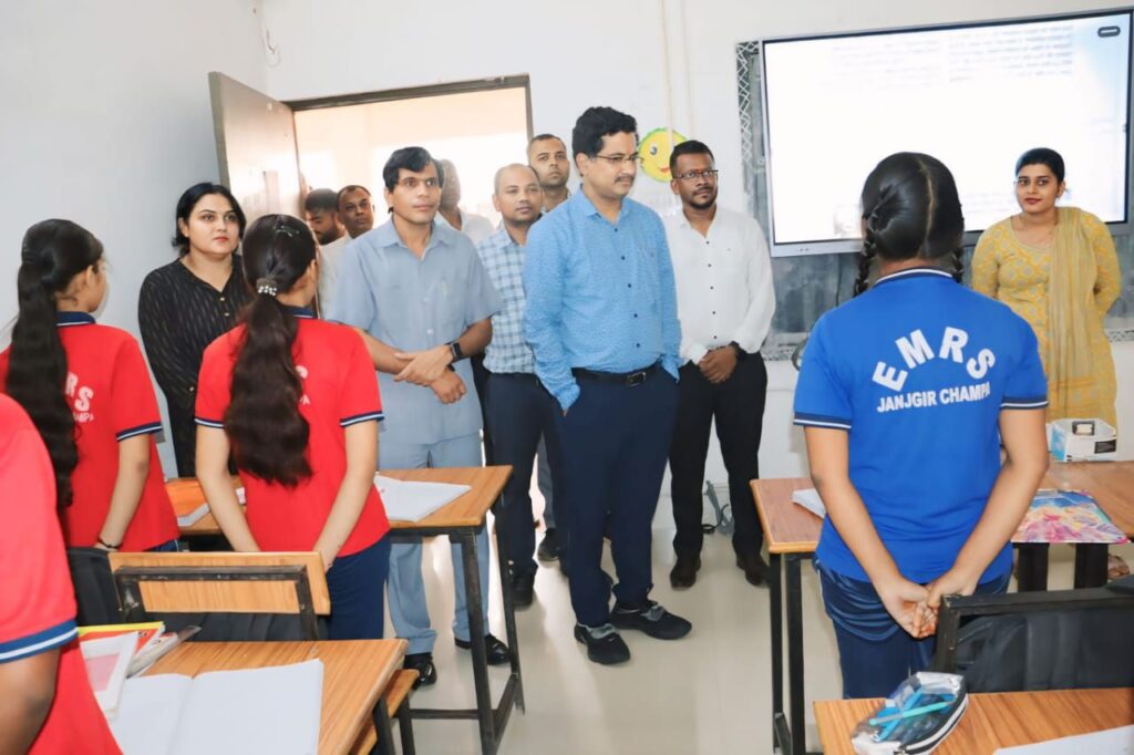 व्यवस्थाओं पर भारी नाराजगी- शक्ति जिले के एकलव्य आदर्श आवासीय विद्यालय की साफ सफाई एवं पेयजल की अव्यवस्था से नाराज हुए छत्तीसगढ़ शासन के प्रमुख सोनमणि बोरा, अधीनस्थ अधिकारियों को दिए व्यवस्था में तत्काल सुधार लाने के निर्देश व्यवस्थाओं पर भारी नाराजगी- शक्ति जिले के एकलव्य आदर्श आवासीय विद्यालय की साफ सफाई एवं पेयजल की अव्यवस्था से नाराज हुए छत्तीसगढ़ शासन के प्रमुख सोनमणि बोरा, अधीनस्थ अधिकारियों को दिए व्यवस्था में तत्काल सुधार लाने के निर्देश kshititech