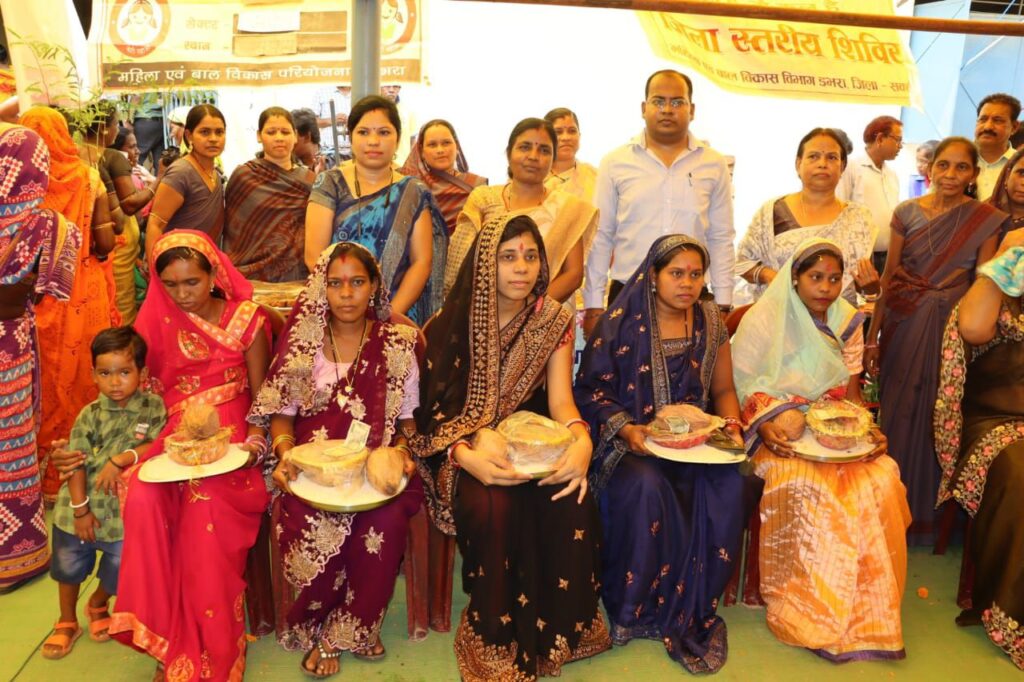घर बैठे समस्याओं का निराकरण- शक्ति जिले में संपन्न हुआ जिला स्तरीय जन समस्या निवारण शिविर-IAS कलेक्टर अमृत विकास तोपनो के निर्देशन में सरकारी विभागों के अधिकारी- कर्मचारियों ने सुनी आम जनों की समस्याएं, नागरिकों ने कहा- ऐसे शिविरों से हो रही उनकी समस्याओं का त्वरित निराकरण घर बैठे समस्याओं का निराकरण- शक्ति जिले में संपन्न हुआ जिला स्तरीय जन समस्या निवारण शिविर-IAS कलेक्टर अमृत विकास तोपनो के निर्देशन में सरकारी विभागों के अधिकारी- कर्मचारियों ने सुनी आम जनों की समस्याएं, नागरिकों ने कहा- ऐसे शिविरों से हो रही उनकी समस्याओं का त्वरित निराकरण kshititech