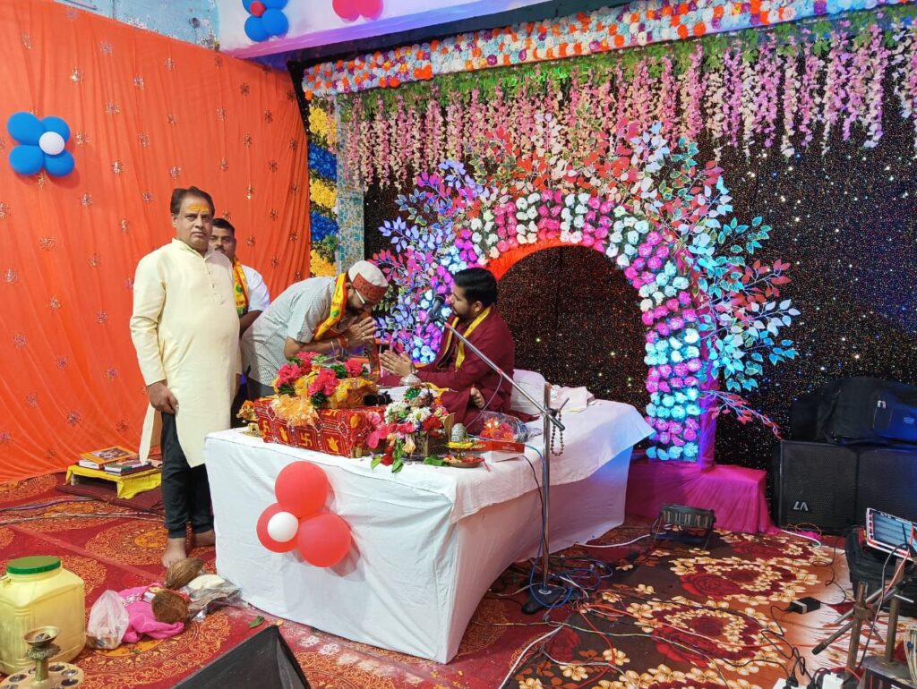 कलियुग में भागवत कथा से सर्व समाज का कल्याण होता है… व्यास आचार्य हरिदर्शन, शक्ति के सामुदायिक भवन में रही भागवत कथा की धूम,सिद्ध श्री हनुमान मंदिर सेवा परिवार थाना चौक ने किया था आयोजन, 29 अगस्त को भागवत कथा का हुआ समापन, धर्म प्रेमियों ने किया कथा श्रवण कलियुग में भागवत कथा से सर्व समाज का कल्याण होता है… व्यास आचार्य हरिदर्शन, शक्ति के सामुदायिक भवन में रही भागवत कथा की धूम,सिद्ध श्री हनुमान मंदिर सेवा परिवार थाना चौक ने किया था आयोजन, 29 अगस्त को भागवत कथा का हुआ समापन, धर्म प्रेमियों ने किया कथा श्रवण kshititech