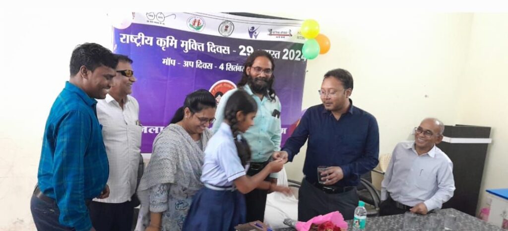 सजग रहा शक्ति जिले का स्वास्थ्य विभाग- शक्ति जिले में कलेक्टर तोपनो ने स्वामी आत्मानंद स्कूल में बच्चों को राष्ट्रीय कृमि मुक्ति दिवस पर एल्बेंडाजोल गोली खिलाकर किया शुभारंभ, स्वास्थ्य विभाग के सीएमएचओ, जिला नोडल अधिकारी भारद्वाज एवं जिला शिक्षा अधिकारी भी रहे मौजूद सजग रहा शक्ति जिले का स्वास्थ्य विभाग- शक्ति जिले में कलेक्टर तोपनो ने स्वामी आत्मानंद स्कूल में बच्चों को राष्ट्रीय कृमि मुक्ति दिवस पर एल्बेंडाजोल गोली खिलाकर किया शुभारंभ, स्वास्थ्य विभाग के सीएमएचओ, जिला नोडल अधिकारी भारद्वाज एवं जिला शिक्षा अधिकारी भी रहे मौजूद kshititech