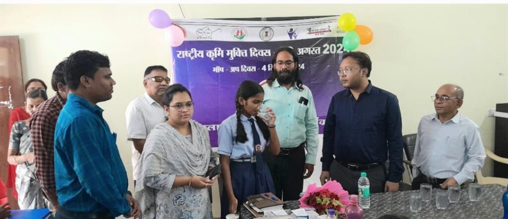 सजग रहा शक्ति जिले का स्वास्थ्य विभाग- शक्ति जिले में कलेक्टर तोपनो ने स्वामी आत्मानंद स्कूल में बच्चों को राष्ट्रीय कृमि मुक्ति दिवस पर एल्बेंडाजोल गोली खिलाकर किया शुभारंभ, स्वास्थ्य विभाग के सीएमएचओ, जिला नोडल अधिकारी भारद्वाज एवं जिला शिक्षा अधिकारी भी रहे मौजूद सजग रहा शक्ति जिले का स्वास्थ्य विभाग- शक्ति जिले में कलेक्टर तोपनो ने स्वामी आत्मानंद स्कूल में बच्चों को राष्ट्रीय कृमि मुक्ति दिवस पर एल्बेंडाजोल गोली खिलाकर किया शुभारंभ, स्वास्थ्य विभाग के सीएमएचओ, जिला नोडल अधिकारी भारद्वाज एवं जिला शिक्षा अधिकारी भी रहे मौजूद kshititech