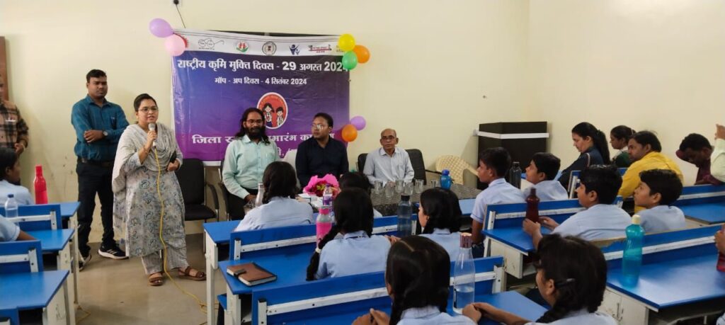 सजग रहा शक्ति जिले का स्वास्थ्य विभाग- शक्ति जिले में कलेक्टर तोपनो ने स्वामी आत्मानंद स्कूल में बच्चों को राष्ट्रीय कृमि मुक्ति दिवस पर एल्बेंडाजोल गोली खिलाकर किया शुभारंभ, स्वास्थ्य विभाग के सीएमएचओ, जिला नोडल अधिकारी भारद्वाज एवं जिला शिक्षा अधिकारी भी रहे मौजूद सजग रहा शक्ति जिले का स्वास्थ्य विभाग- शक्ति जिले में कलेक्टर तोपनो ने स्वामी आत्मानंद स्कूल में बच्चों को राष्ट्रीय कृमि मुक्ति दिवस पर एल्बेंडाजोल गोली खिलाकर किया शुभारंभ, स्वास्थ्य विभाग के सीएमएचओ, जिला नोडल अधिकारी भारद्वाज एवं जिला शिक्षा अधिकारी भी रहे मौजूद kshititech